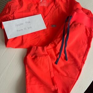 Figs Coral Scrub Set